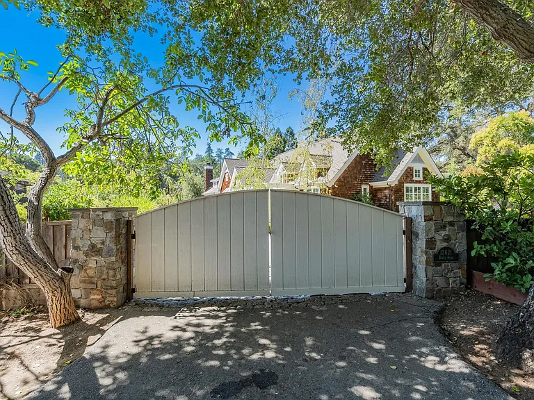 13621 Burke Rd — Photo 21