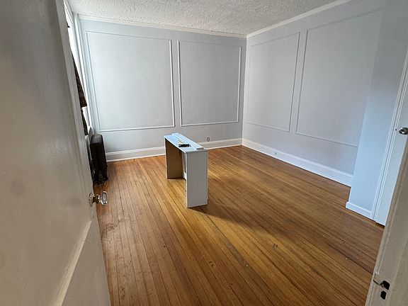 4th image of 432 Riverdale Ave APT 2D