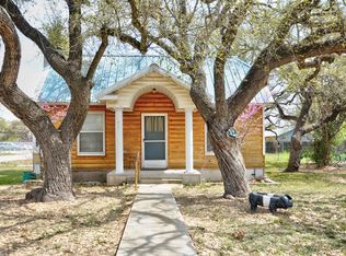 200 S Well St, Rocksprings, TX 78880