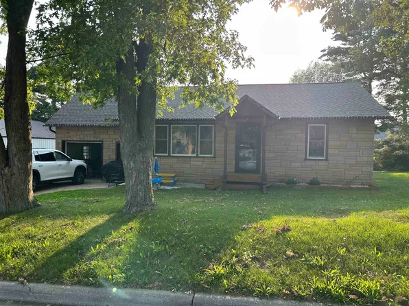 143 N 5th St, Evansville, WI 53536