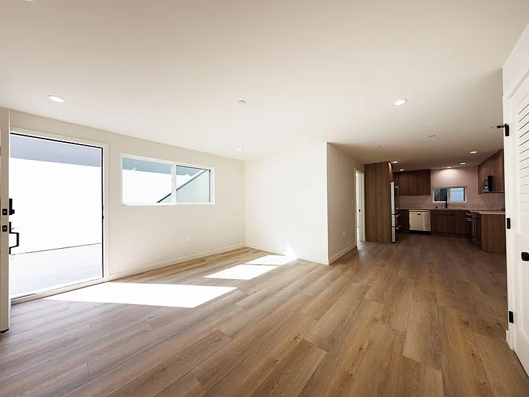 5933 Comey — Photo 27