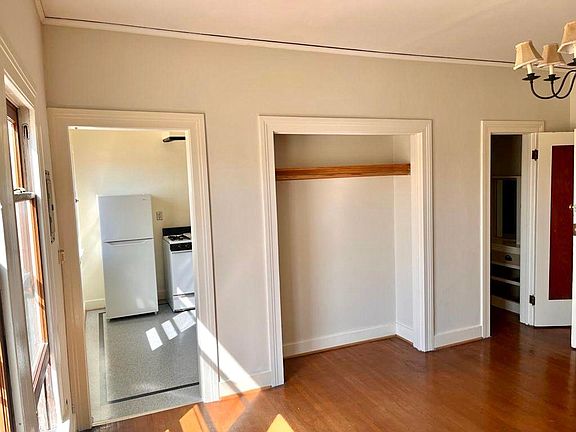 2nd image of 1930 Whitley Ave