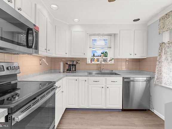 5th image of 6242 Garrett Ave