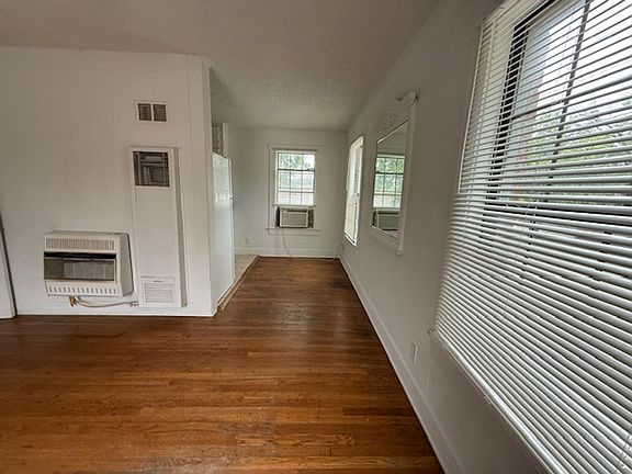3rd image of 618 Santos St APT B