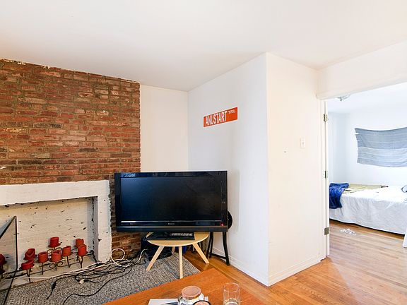 5th image of 8 Centre Market Pl APT 4
