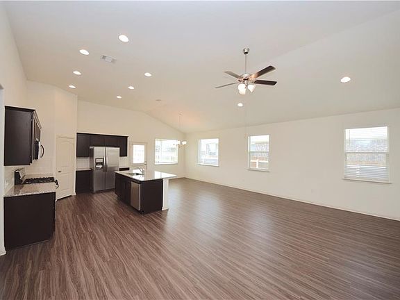 4th image of 16829 Aventura Ave