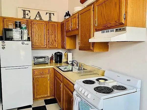 18 Cedar St #3 — Photo 4