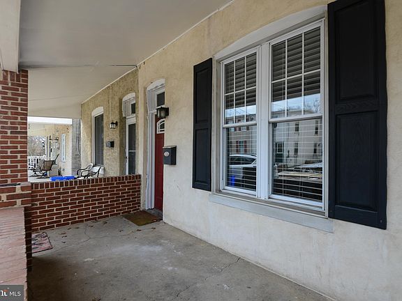 5th image of 452 Parker Ave