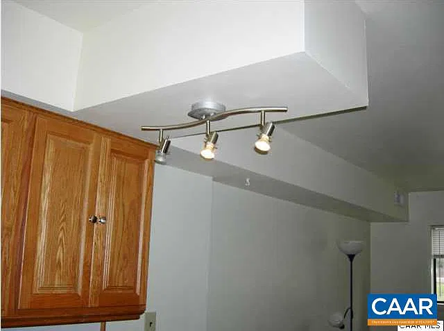 3 bed, 2.0 bath, 916 sqft, $2,800 — Photo 4