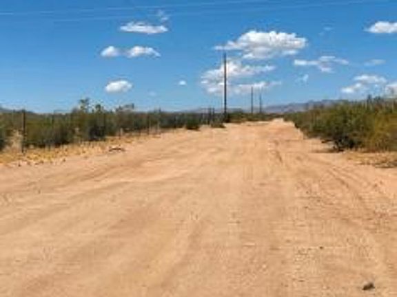 Exterior Neighborhood (street photo)