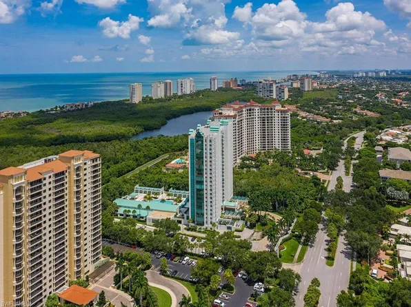 7515 Pelican Bay Blvd APT 8D, Naples, FL 34108