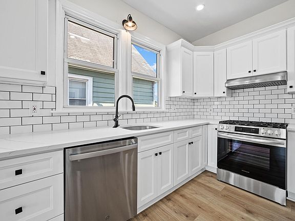 4th image of 129 Banta Ave Floor 2