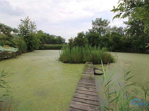 3rd image of 3265 W Lakeshore Dr