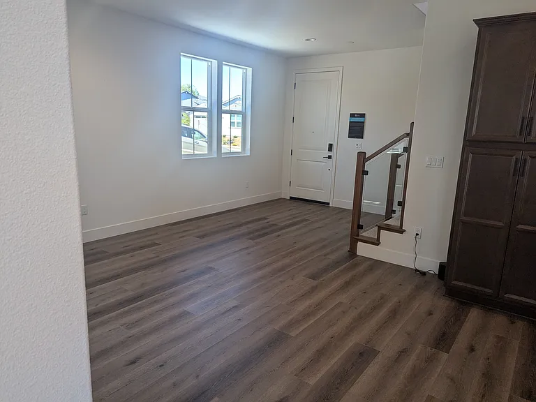 Dining Room
16' x 13'