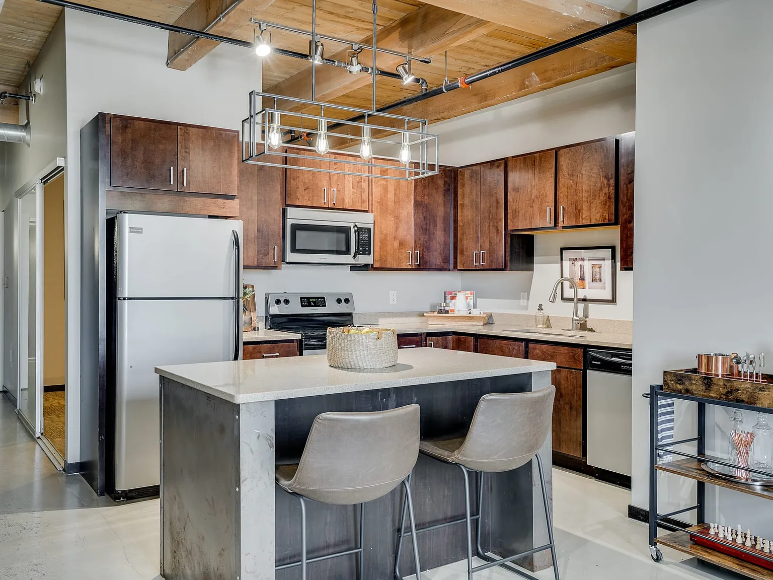 C&E Living — Photo 2