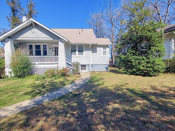2nd image of 228 Manor Cir APT 6