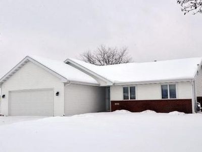 611 N Wuthering Hills Dr, Janesville, WI, 53546