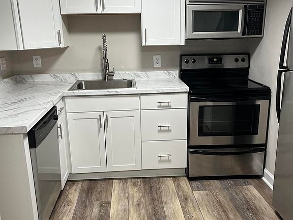 3rd image of 1035 Nichols Dr