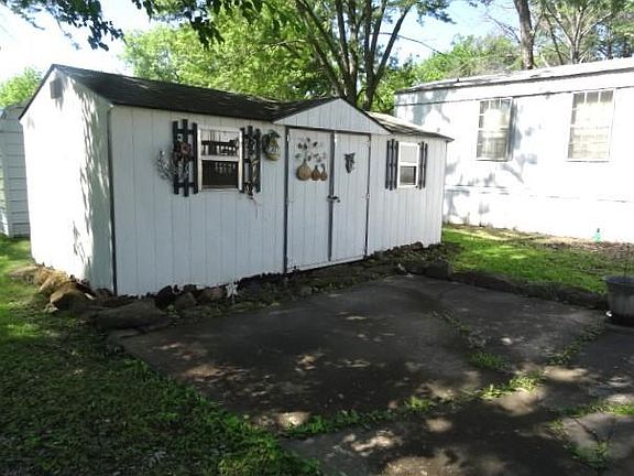 3rd image of 520 E Hickory St