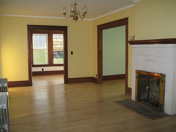 Lvngrm from bott of Stairs