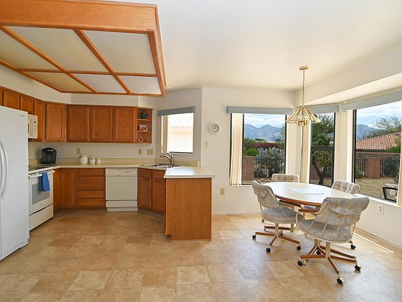 5th image of 1056 E Desert Glen Dr