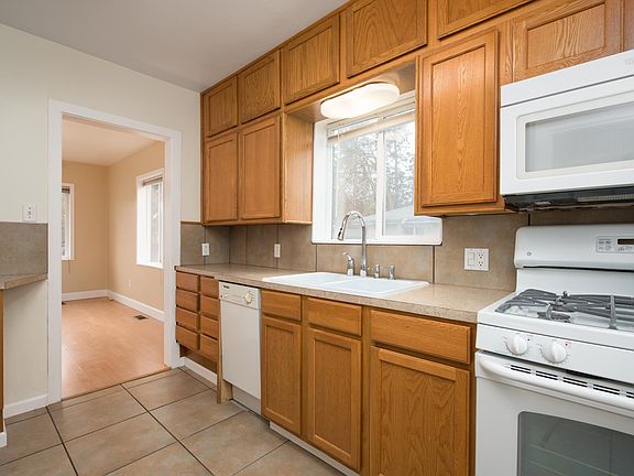 5th image of 3141 E 34th Ave