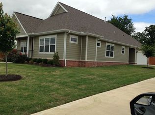5913 W Willow St, Rogers, AR 72758