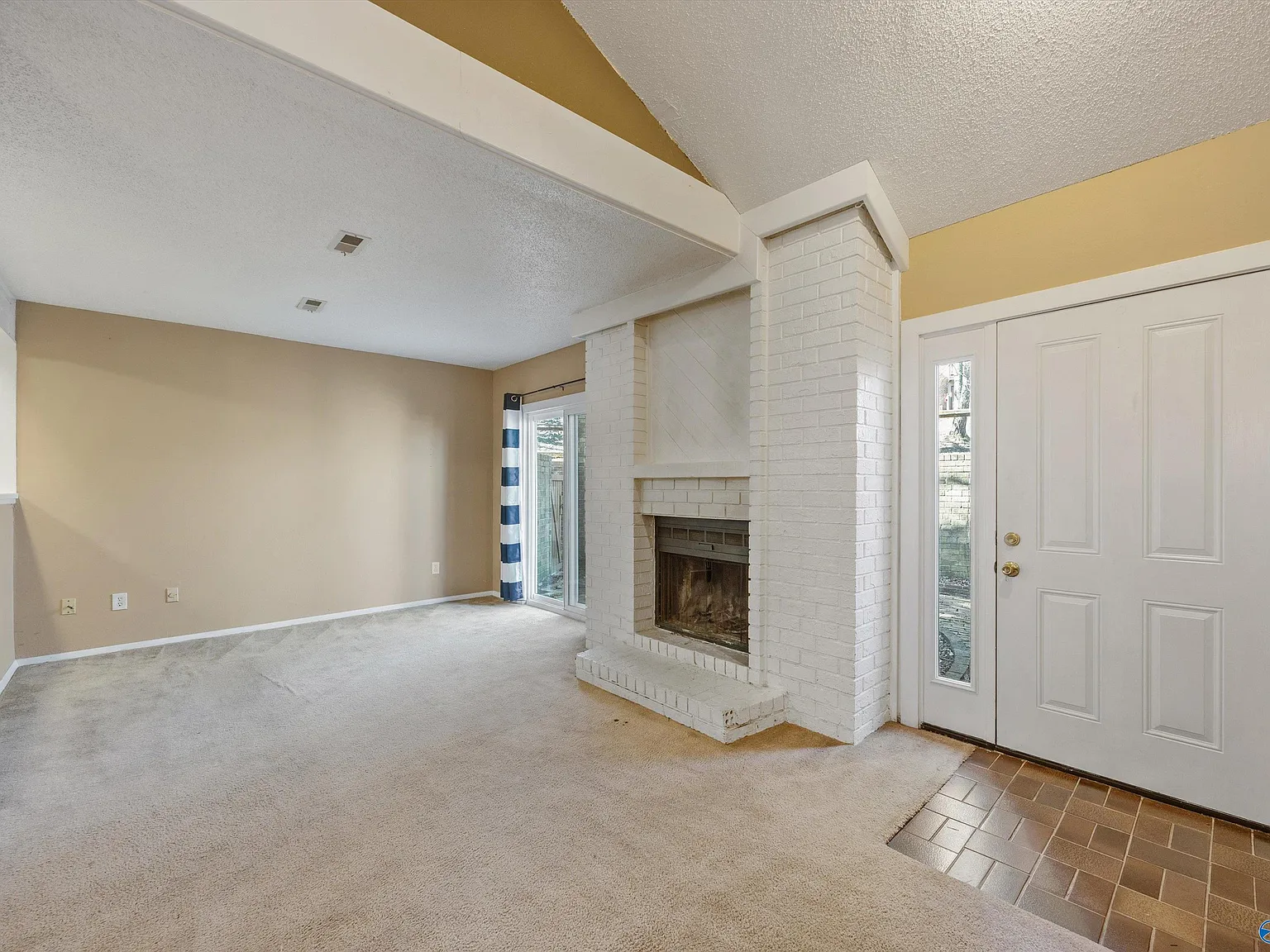 3 bed, 2.5 bath, 1495 sqft, $1,550 — Photo 4