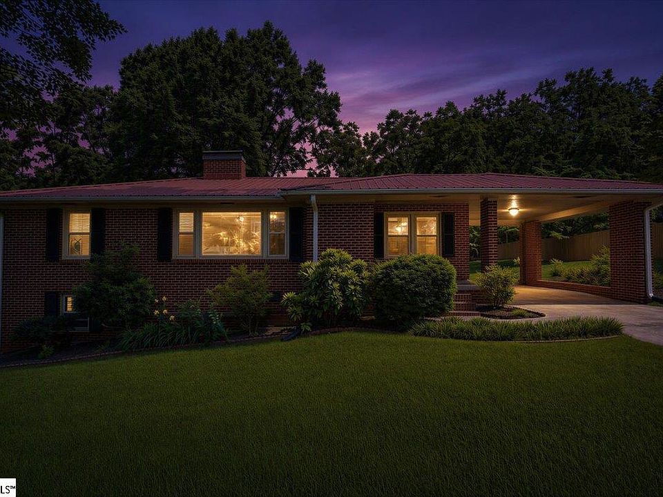 1st image of 103 Autumn Dr
