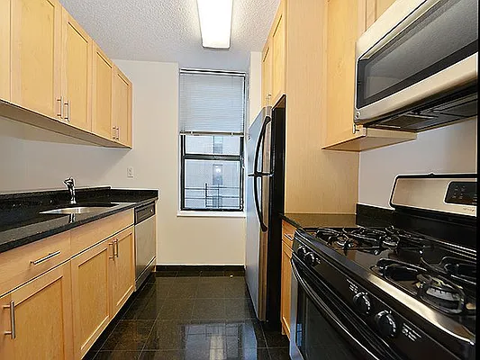 Rented by Cooper & Cooper Real Estate | media 18