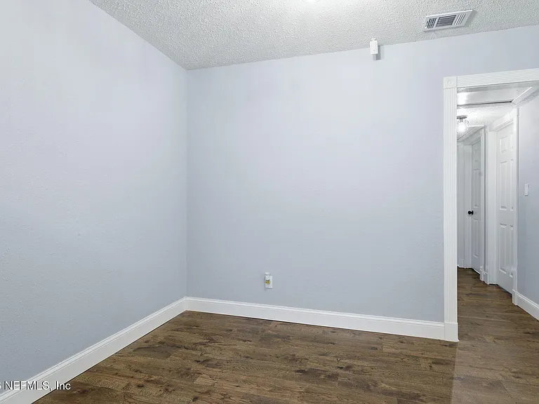 1712 Dibble Cir W — Photo 17