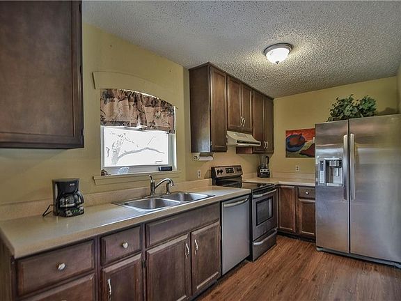 3rd image of 1317 Walters Dr