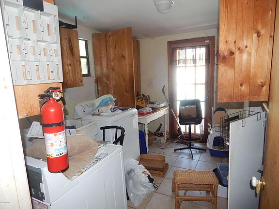 3rd image of 836 Cronin Ave