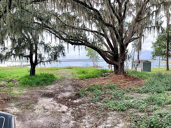 4th image of Oak Shore Dr