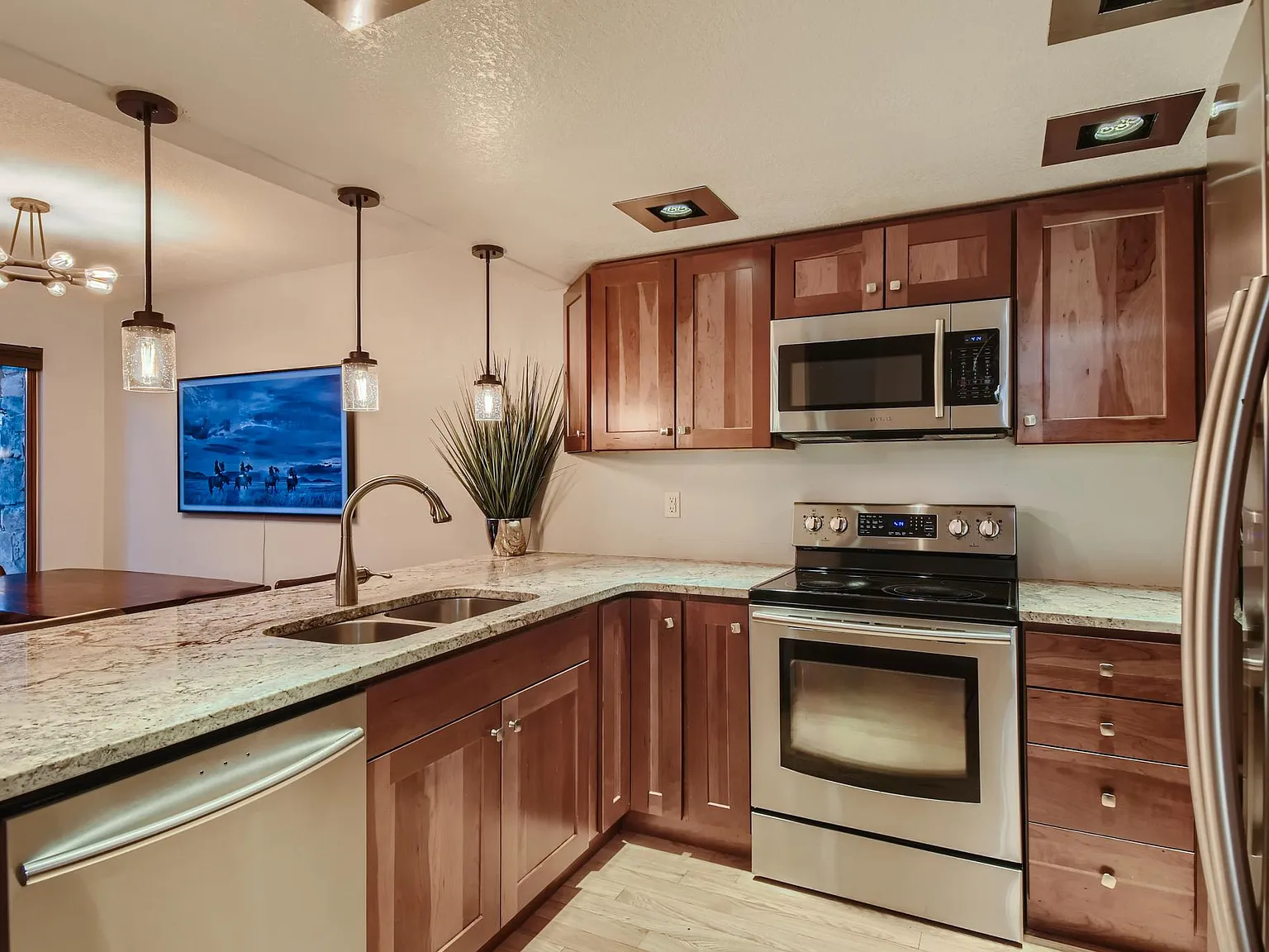 3 bed, 1355 sqft, $2,700 — Photo 3