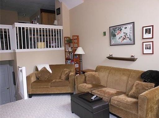 3rd image of 1915 Lindsay Ln