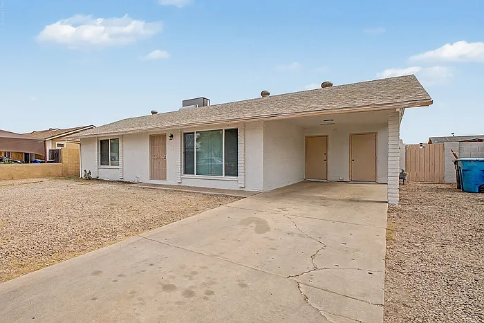 8819 W Avalon Dr — Photo 1