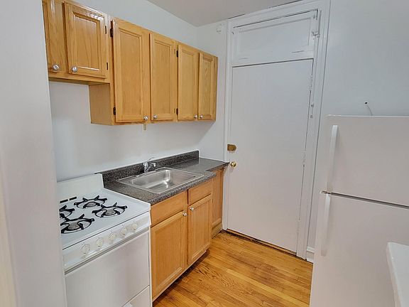 4th image of 6037-43 N Kenmore Ave #7