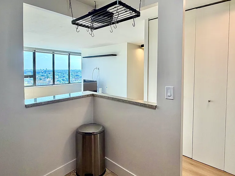 3930 N Pine Grove Ave #1708 — Photo 15