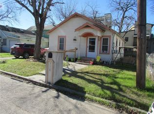 806 N Goodrich St, Seguin, TX 78155