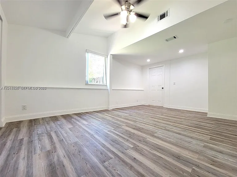 5721 Jefferson St — Photo 17