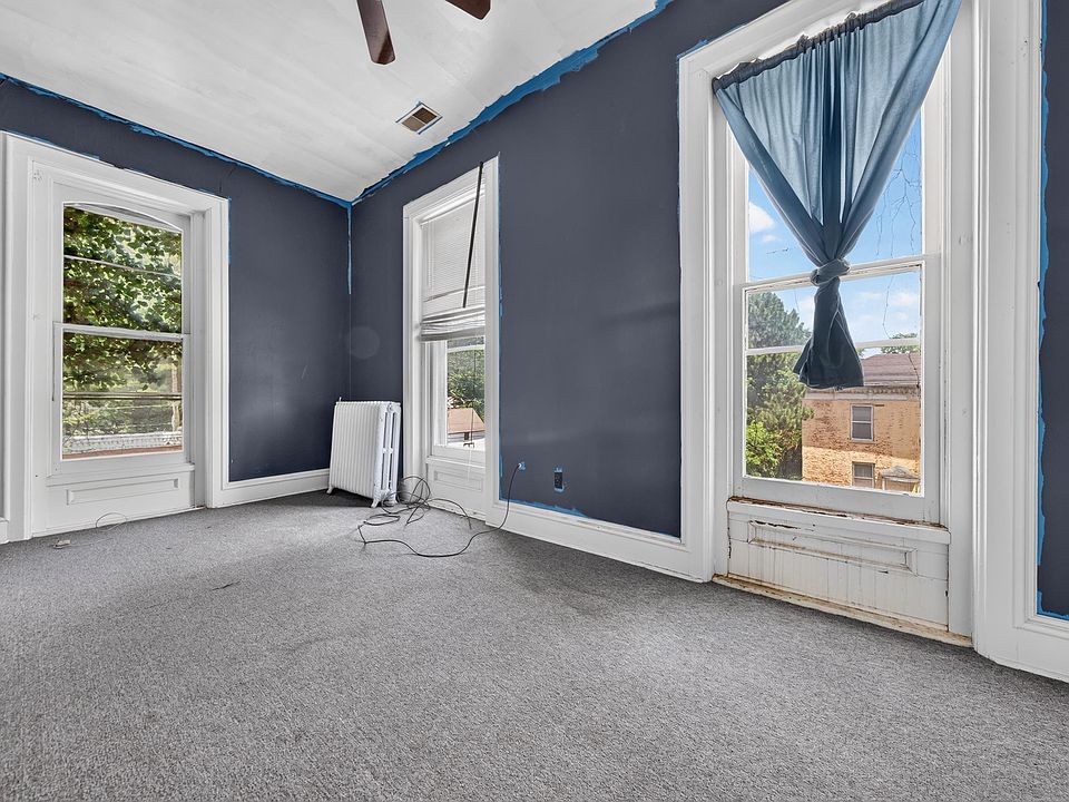 16th image of 1012 E Broadway St