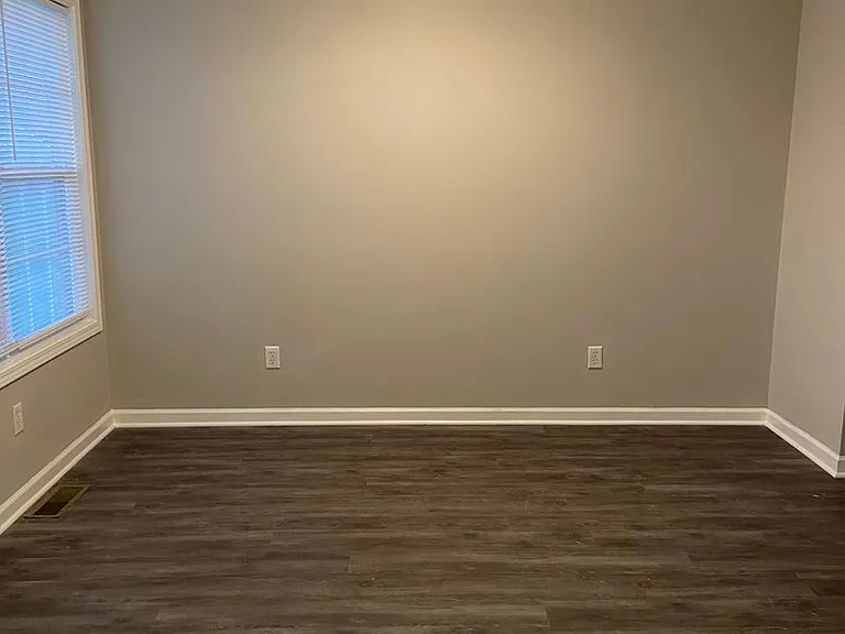 221 Hanover Ct — Photo 5
