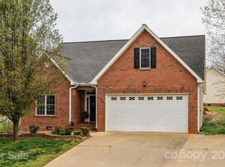 136 Creekside Dr, Shelby, NC 28152