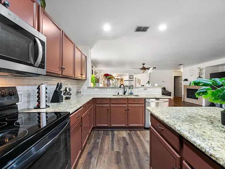 1315 Foster St — Photo 24