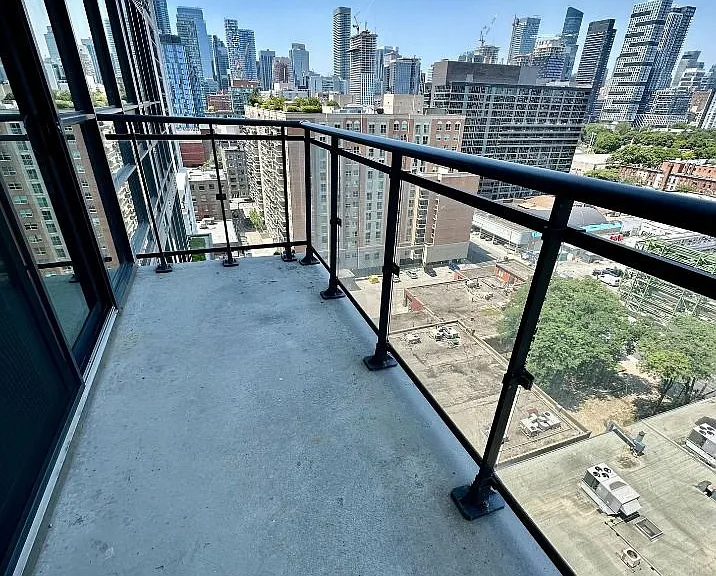 460 Adelaide St E #1821 — Photo 9