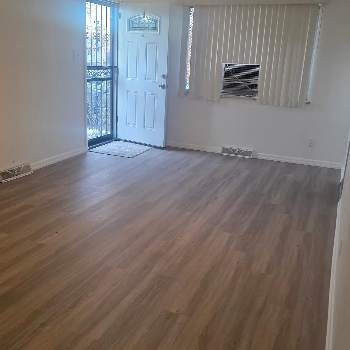 570 S Wolff St — Photo 1