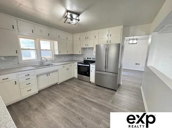 656 N 9th St, David City, NE 68632