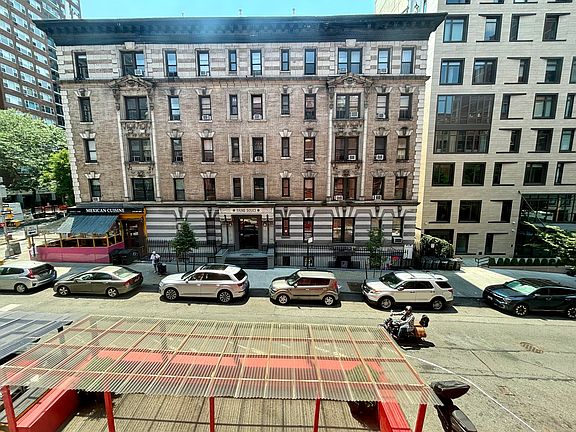 3rd image of 201 W 95th St APT 205