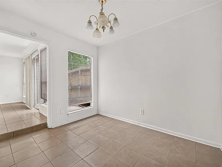 2523 Creekway Cir — Photo 16